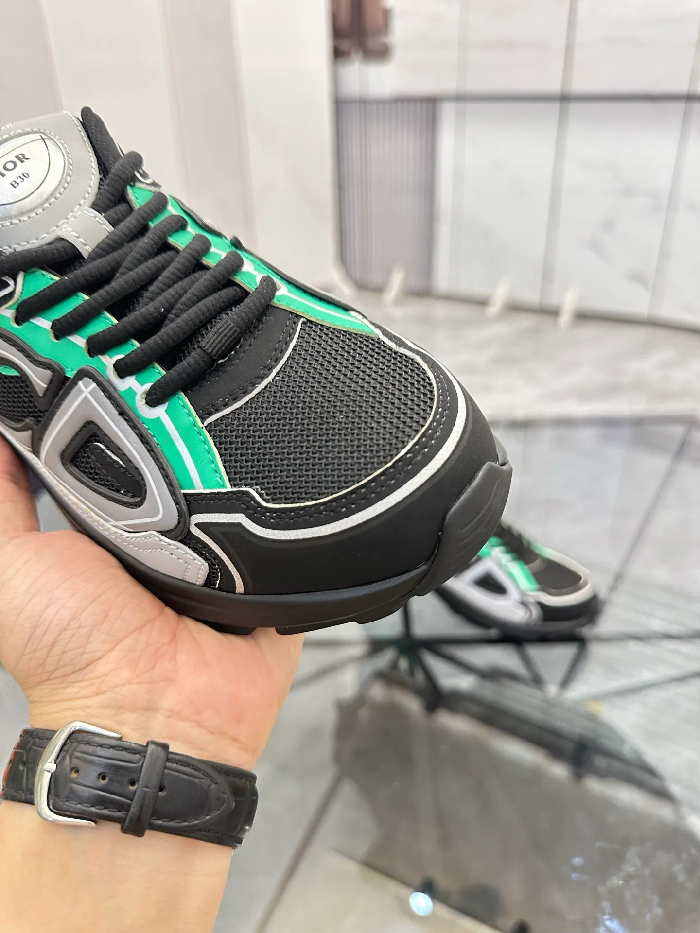 Men's shoes: 💰P400¥ Available in Guangzhou Product trademark: Dior* "Dior*" low-top casual shoes Regular size: 35-46 (can be customized to 47) Couple style Product materials: Upper imported cowhide stitched with original fabric, breathable lining, ultra-light foam original outsole. No.: 007
